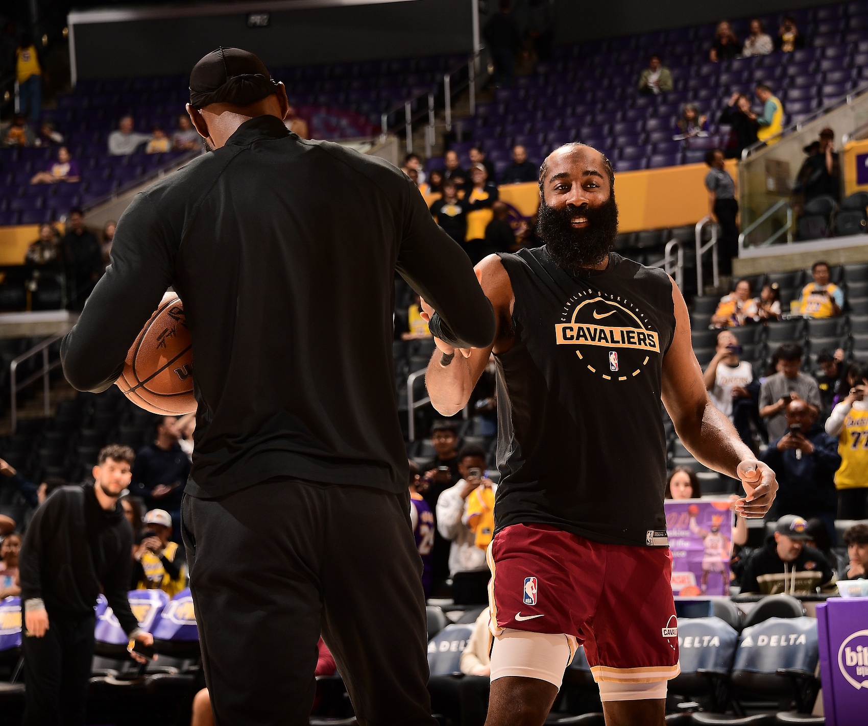 Windhorst:哈登愿拉长合同至三年 助骑士腾空间签詹姆斯