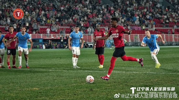 姜至鹏角球绝杀 深圳新鹏城客场2-1逆转辽宁铁人 姜至鹏角球绝杀 深圳新鹏城客场2-1逆转辽宁铁人