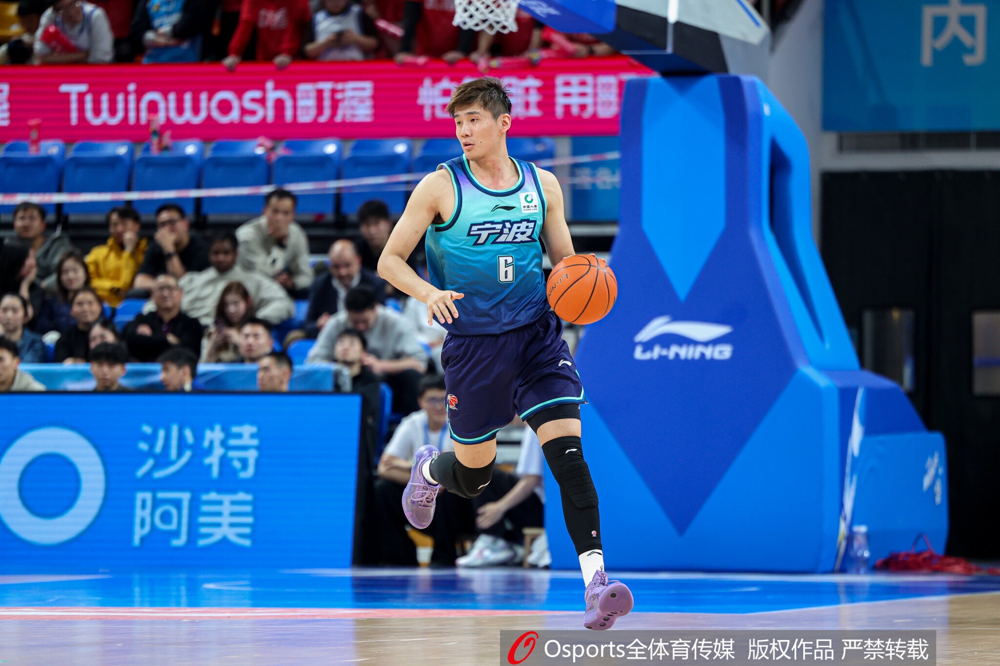 山西男篮完成王俊杰注册 三年C类合同锁定后卫 山西男篮完成王俊杰注册 三年C类合同锁定后卫