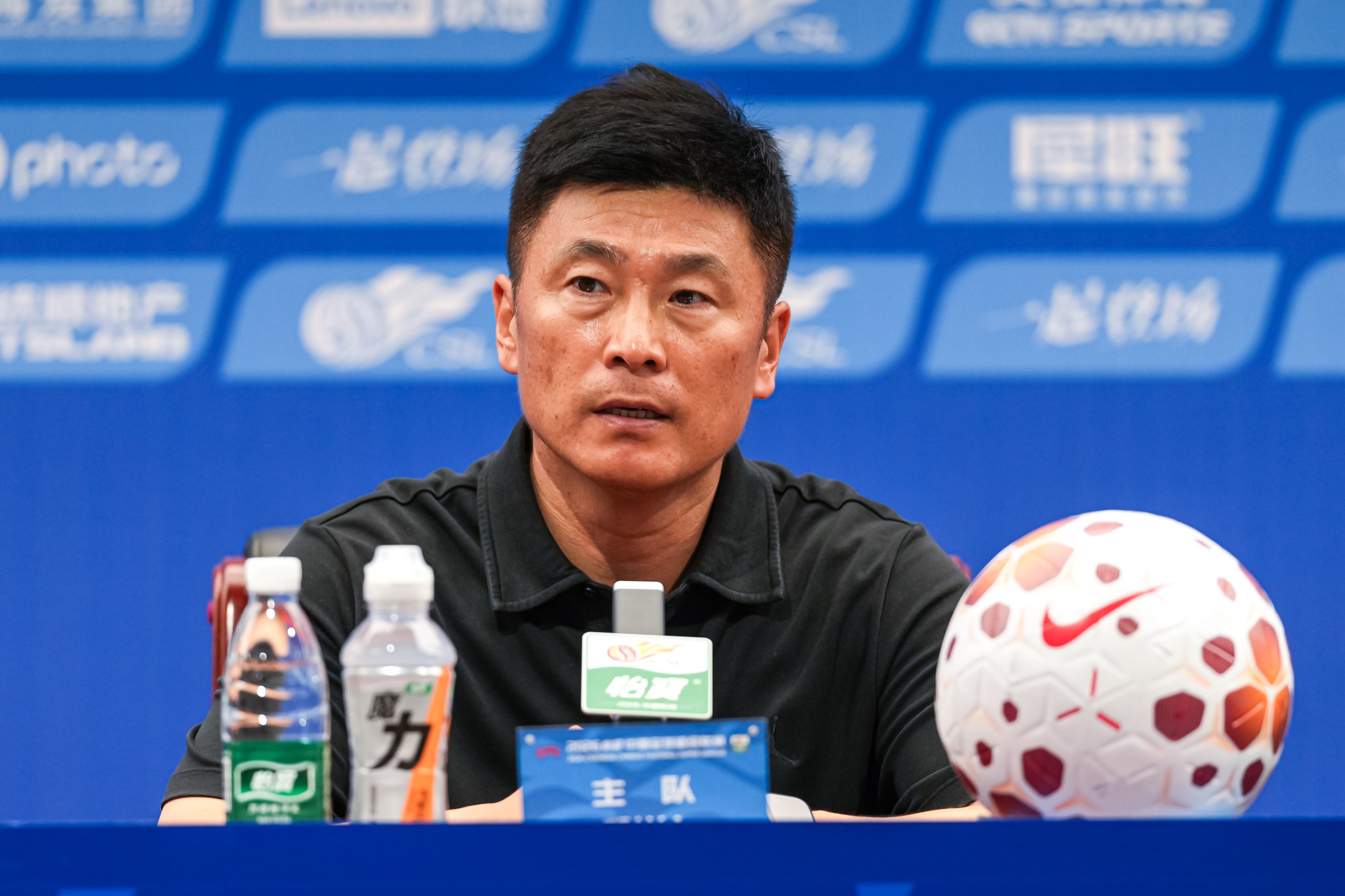 30分钟少一人打乱部署 大连英博客场1-3不敌云南玉昆 30分钟少一人打乱部署 大连英博客场1-3不敌云南玉昆