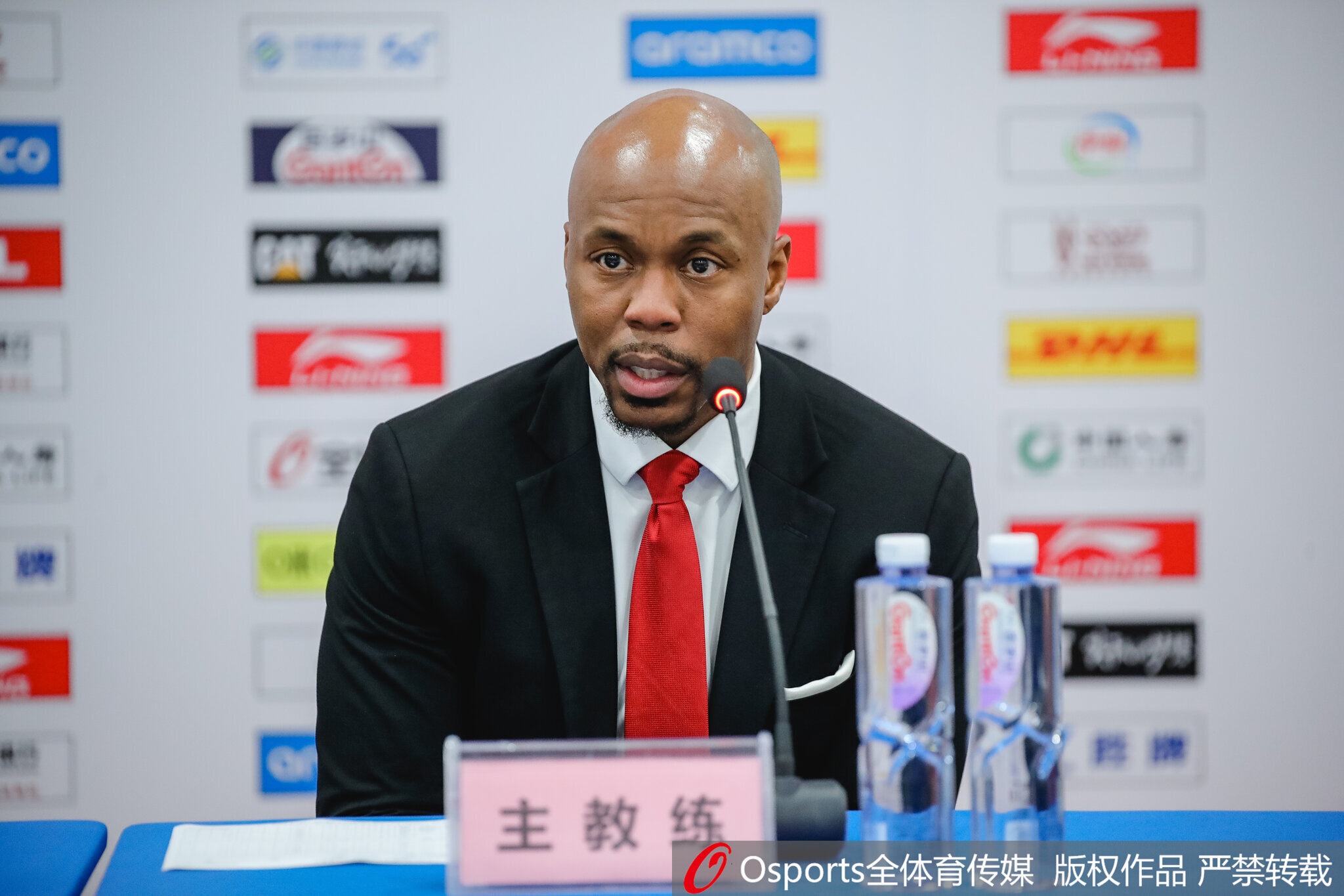 米切尔离队倒计时：告别广州龙狮 首选重返NBA执教
