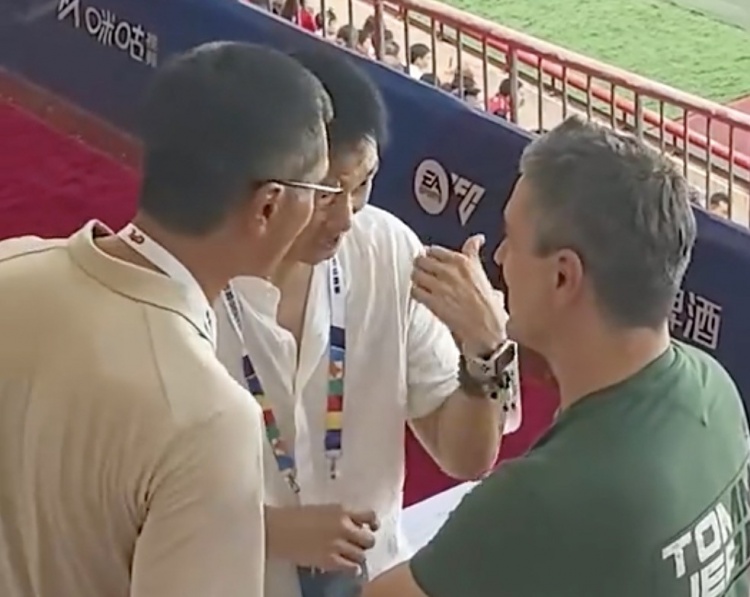 邵佳一安东尼奥现场观战 河南1-1大连英博