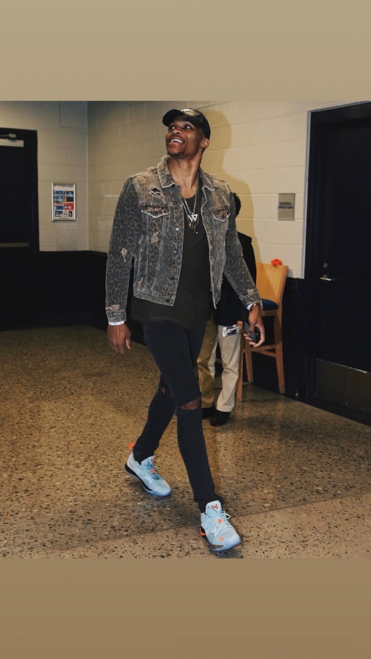 威少结束18年NBA生涯 乔治社媒晒图致敬